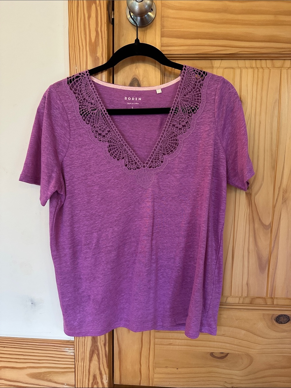Boden Lace Trim Line Crochet V-Neck Short Sleeve Tee Liatris